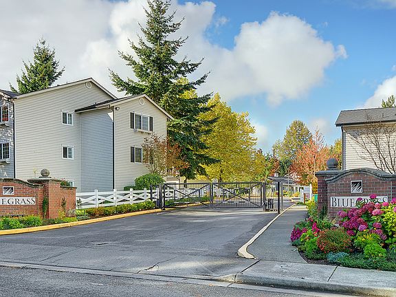 BLUEGRASS Community Gate/Entrance