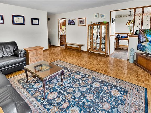 4th image of 2914 Sheridan Dr