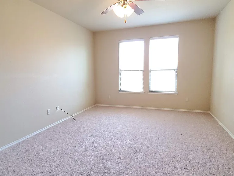 133 Oriole Dr — Photo 10