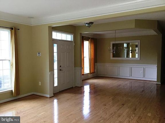2nd image of 249 Williamsburg Cir