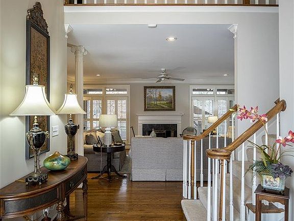 3rd image of 721 Oakline Cir