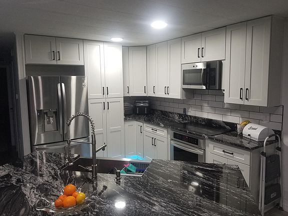 5th image of 255 Shore Ln