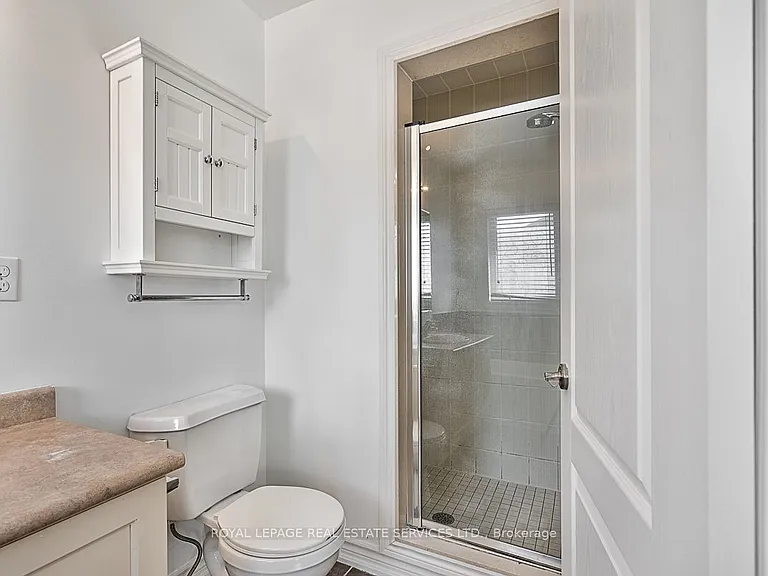 4227 Cole Cres — Photo 10