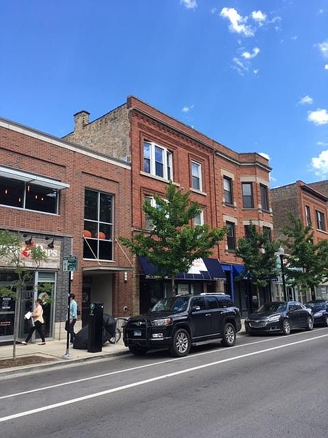 1st image of 3341 N Lincoln Ave #3
