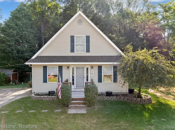 4347 Grove Dr, Dryden, MI 48428