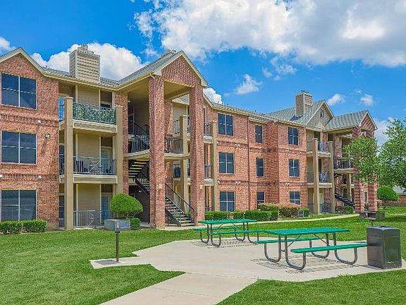 4th image of 1725 Oates Dr #831