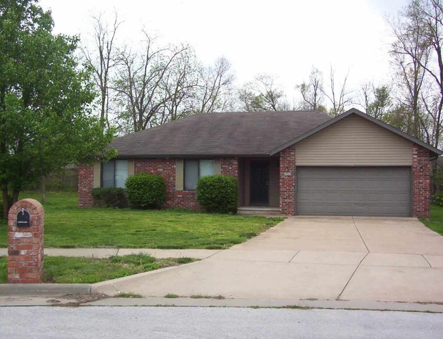 Adorable three bedroom house in quiet neighborhood! — Photo 1
