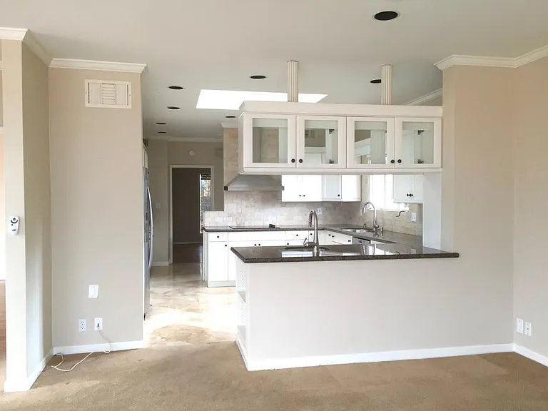 Family Room to kitchen