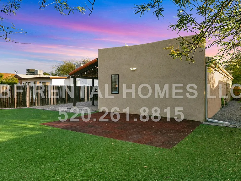 2319 E Helen St — Photo 31