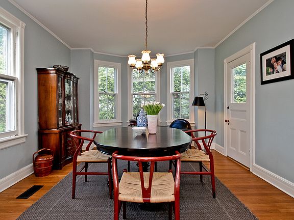 4th image of 512 Tompkins Ave