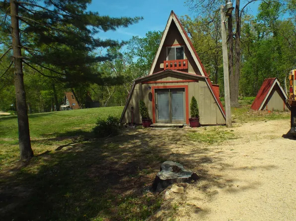 36 Woods Edge Dr, Stockton, IL 61085