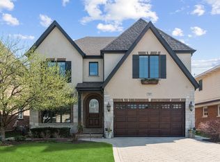 737 S Swain Ave, Elmhurst, IL 60126