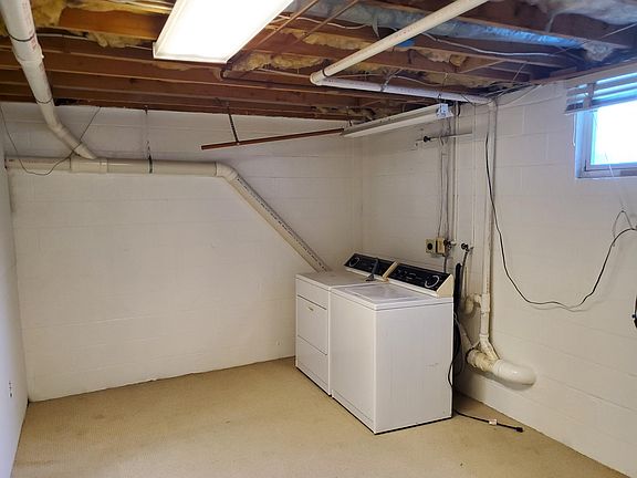 Basement with washer/dryer