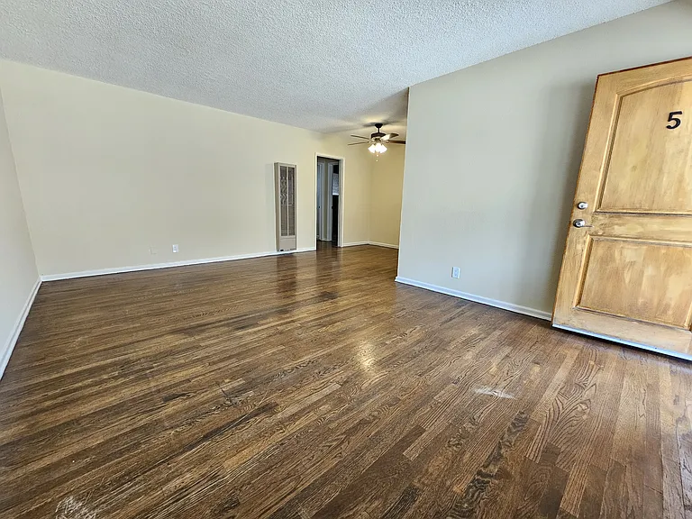 14620 Magnolia Blvd #5 — Photo 3
