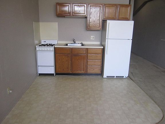 2nd image of 121 E Main St APT 205