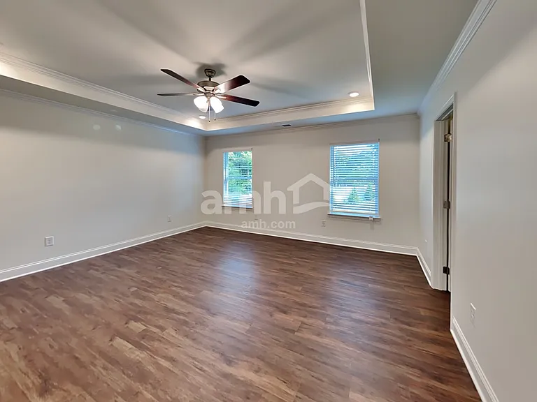 719 Carnaby Ln — Photo 11