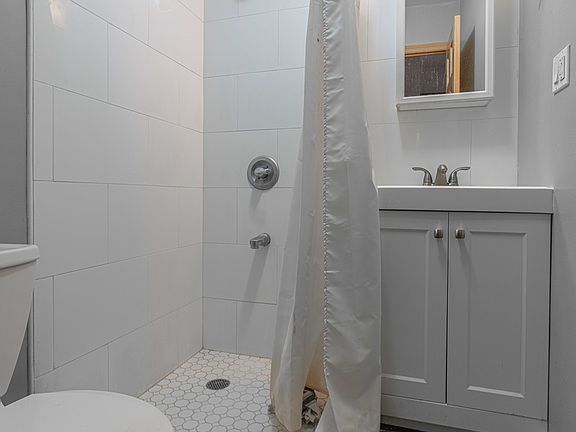 4th image of 165 Wilson Ave APT 2L