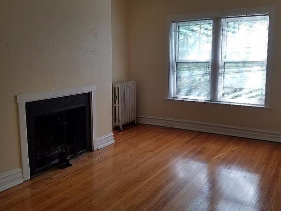 2nd image of 1480 W Cuyler Ave APT 3E