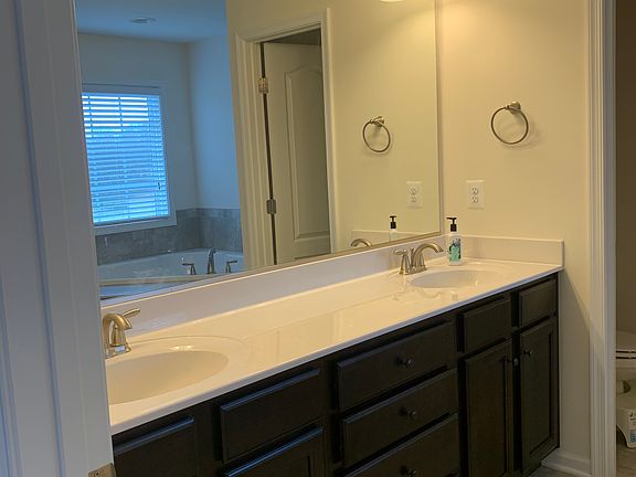3rd image of 18 Hartwood Landing Ln