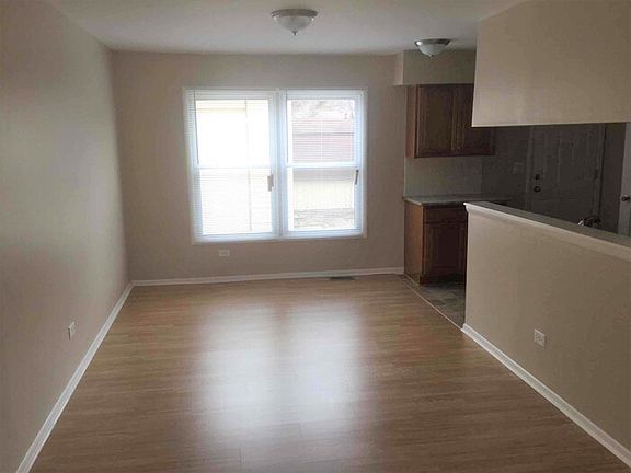 4th image of 940 Berkley St