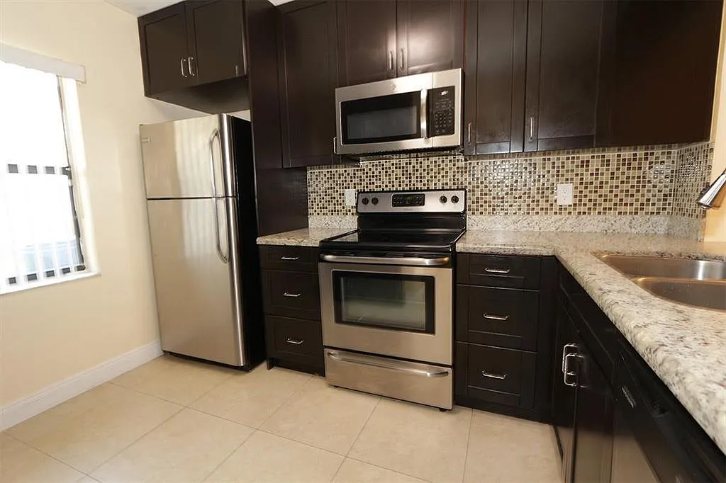 3 bed, 2.0 bath, 1118 sqft, $2,600 — Photo 1