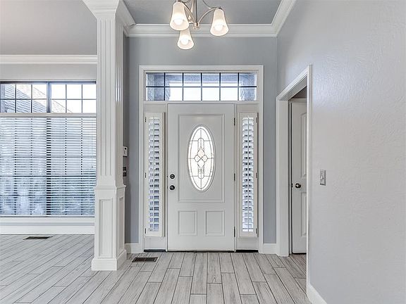 4th image of 2708 SW 116th Pl