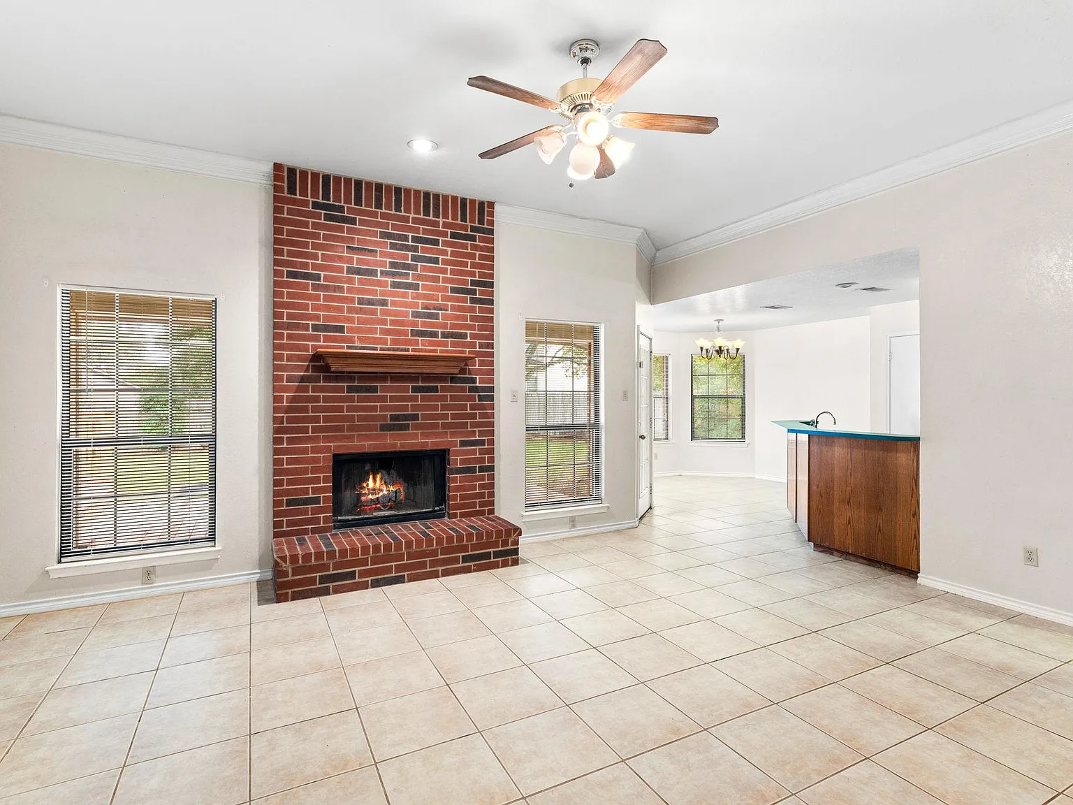 3 bed, 2.0 bath, 1388 sqft, $1,950 — Photo 3