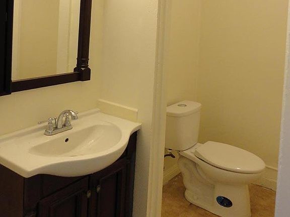 2nd bath room