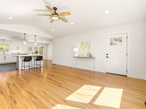 4th image of 426 E Prospect St