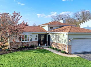 546 Lochwood Dr, Crystal Lake, IL 60012