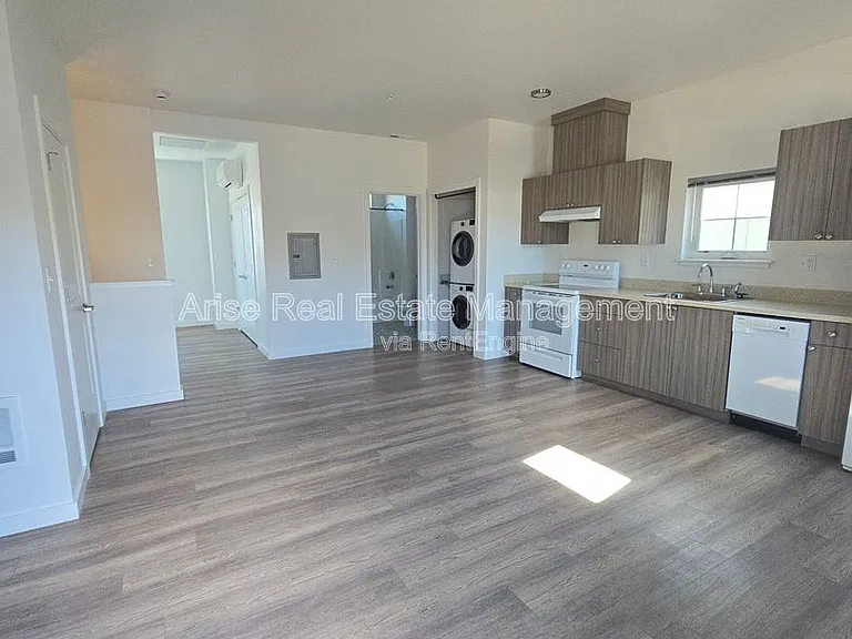 1630 SW Juniper Ave — Photo 5