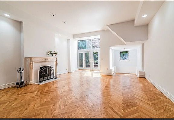 3rd image of 30 W 75th St APT 1