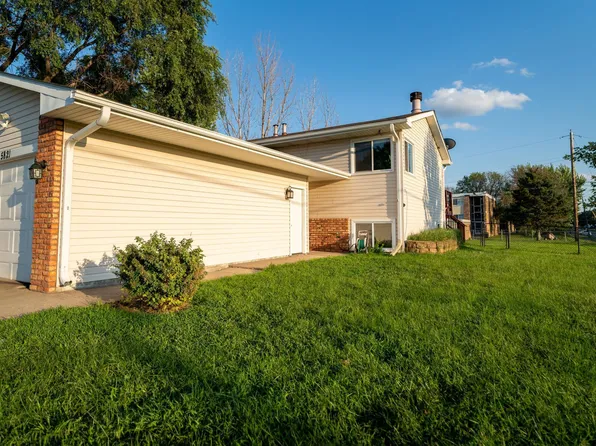 5821 84 1/2 Ave N, Brooklyn Park, MN 55443