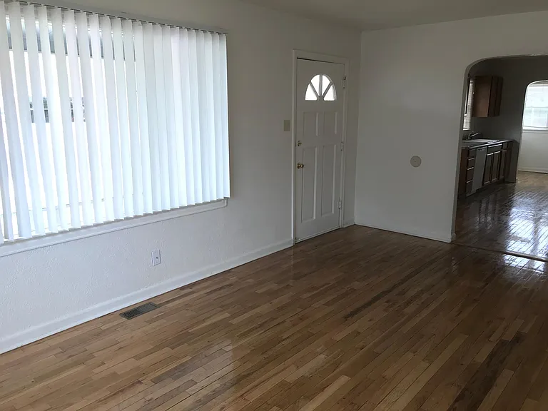 1707 Elm Ave — Photo 2