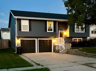 1806 SW Valley View Dr, Topeka, KS 66615