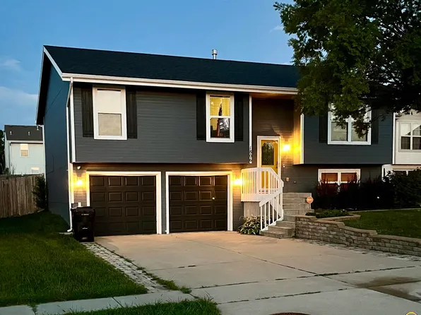 1806 SW Valley View Dr, Topeka, KS 66615