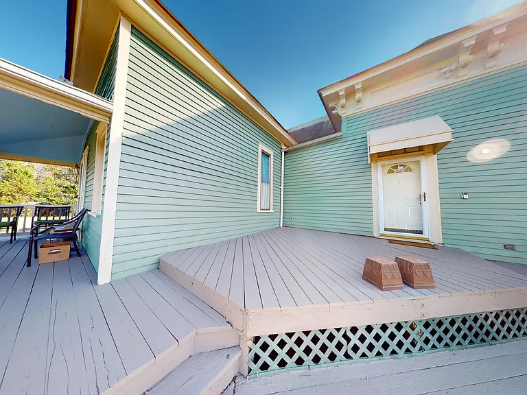 648 Clayton St — Photo 32