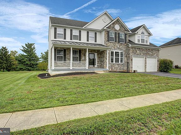 3rd image of 231 Scarlet Cir