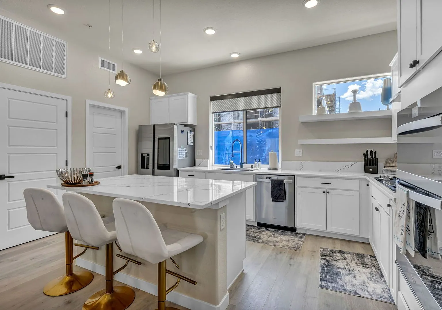 Modern Luxury Near Truckee River | Fully Furnished + Utilities Included — Photo 4