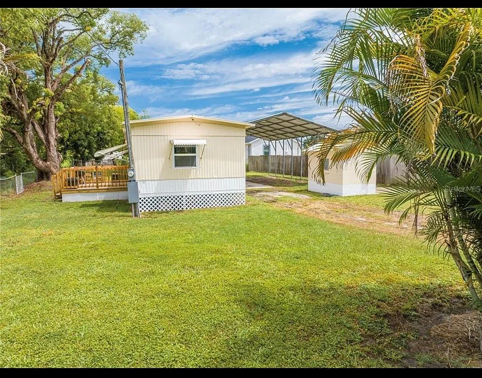 2 bed, 1.0 bath, 840 sqft, $1,648 — Photo 1