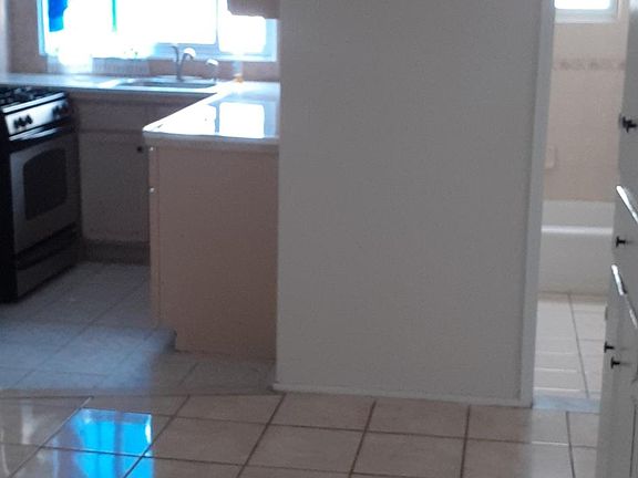 3rd image of 10557 Avenue M #1