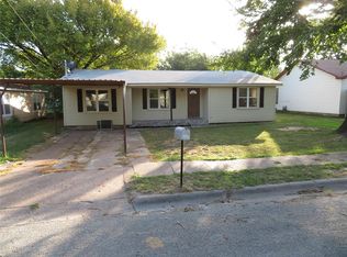 609 Hodge St, Bowie, TX 76230