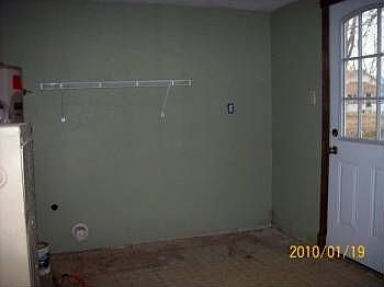 3rd image of 115 E Olden St
