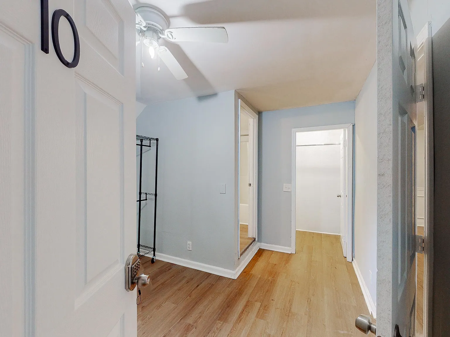 4 bed, 5.0 bath, 1972 sqft, $1,213 — Photo 2