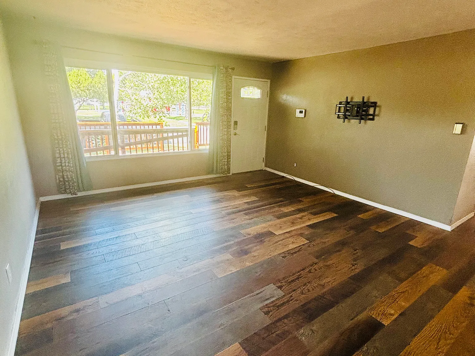 2 bed, 900 sqft, $1,650 — Photo 2