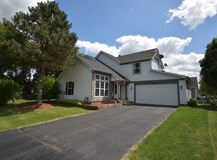 2114 Aspen Dr, Woodstock, IL 60098
