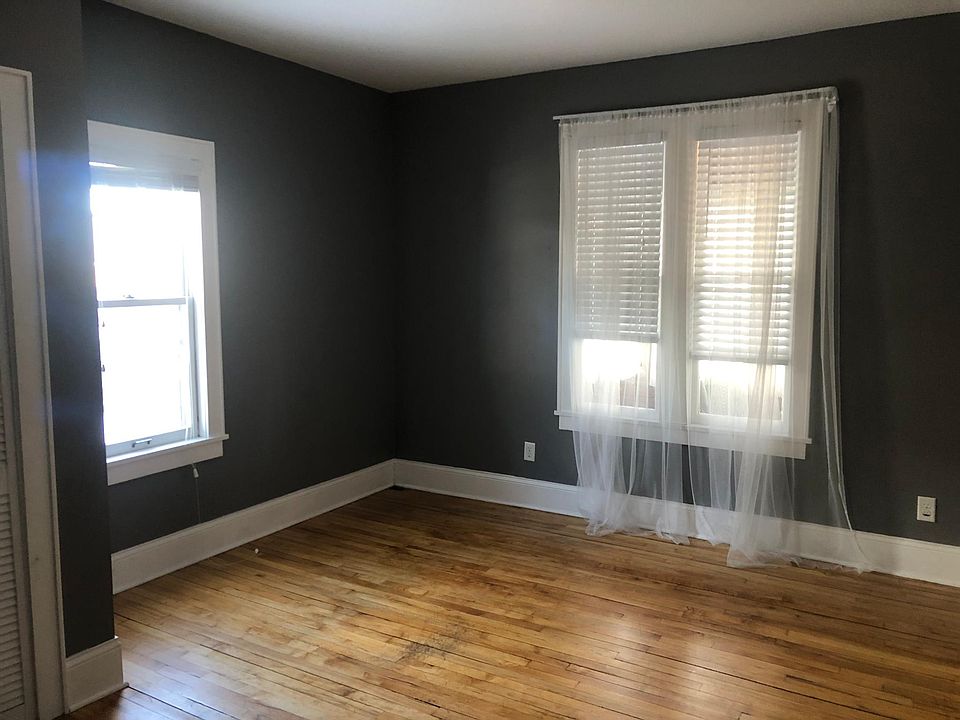 2nd image of 32 23rd Ave NE #1