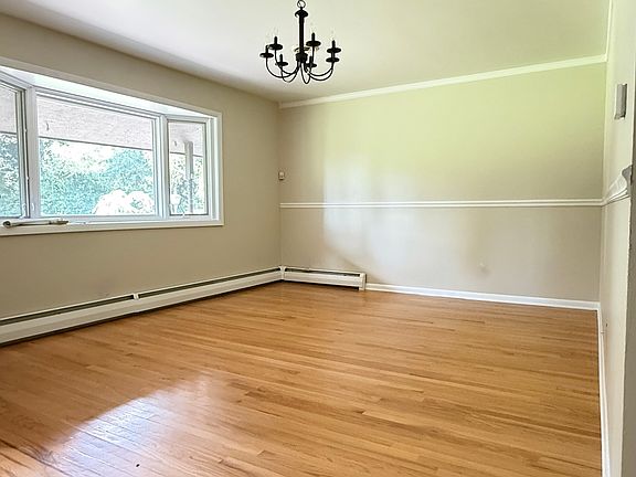 5th image of 423 W Thompson Rd