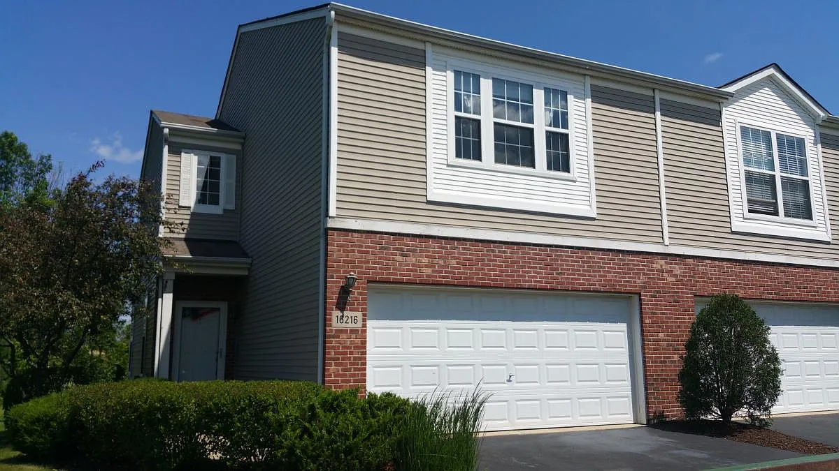 16216 Golfview Dr photo 1