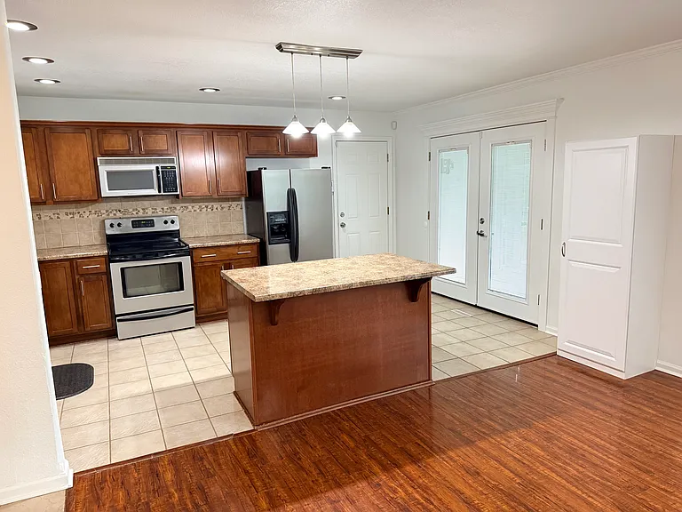 903 SW Lea Dr — Photo 5